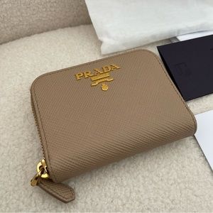 🫧 Authentic PRADA Card Holder 🫧